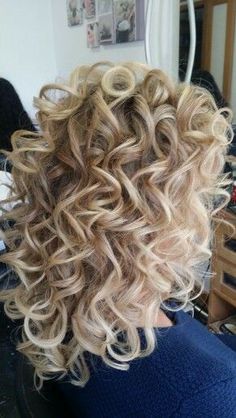 Permed Hairstyles Medium, Natural Curl Hairstyle, Curl Hairstyle, Curly Blonde Hair, Hairstyle Ideas Easy, Curly Hair Photos, Blonde Curly Hair, Medium Curly Hair Styles