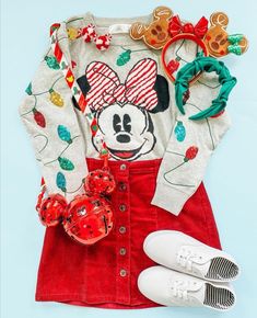 Disney Inspired Outfits Winter, Christmas Disney Bounding, Christmas Disney Outfits Women, Christmas At Disney World Outfits, Christmas Disney World Outfits, Disneybound Christmas, Disney Christmas Outfits Women, Disney World Christmas Outfit