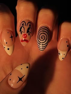 Horror Nails Short, Creepy Nail Designs, Weirdcore Nails, Clown Nail Art, Spooky Manicure, Creepy Nails, Nail Ideas Halloween, Weird Nails, Clown Nails