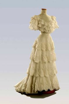 Edwardian Outfits, Edwardian Ball Gown, 1890s Dress, Edwardian Era Dress, 1900s Dress, Edwardian Era Fashion, Strange Fashion, Gaun Abad Pertengahan, Historical Gowns