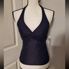 This Stylish Athleta Tankini In A Blue Color Is Perfect For Women Who Love To Swim With Comfort And Style. The Halter Strap Style And Underwire Design Provide Excellent Support, While The Twist Front And Solid Pattern Give It A Trendy Look. The Tankini Comes With Removable Pads For Added Convenience And Is Machine Washable For Easy Maintenance. The Regular Fit Make It An Ideal Choice For Women Who Prefer Comfortable Yet Fitting Swimwear. Sports Halter Neck Tankini With Built-in Bra, Sports Tankini With Built-in Padding, Fitted Halter Neck Tankini For Sports, Halter Neck Fitted Tankini For Sports, Fitted Halter Neck Sports Tankini, Stretch Racerback Tops For Pool, Fitted Halter Neck Tankini For Workout, Sporty Fitted Sleeveless Tankini, Stretch Halter Neck Tankini For Workout