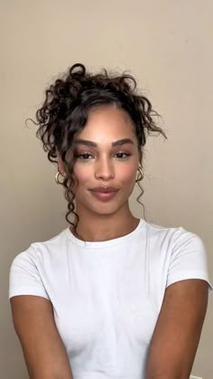 Hair Styles For Curly Hair Prom, Curly Updo Hairstyles Tutorial, Cute Updo For Curly Hair, Curly Updo Long Hair, Curly Long Hair Updo, Cute Updos For Curly Hair Natural Curls, Updos With Curly Hair, Curly Hair With Outfits, Easy Updos Curly Hair