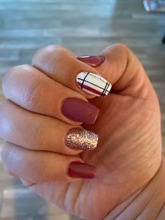 Red And Gold Plaid Nails, How To Do Flannel Nails, Sweater And Plaid Nails, Plaid Fall Nail Designs, White Plaid Nails, Brown Plaid Nails, Christmas Nails Plaid, Red Plaid Nails, Plaid Manicure