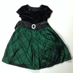 Fancy IZ Byer Girls Black & Green Formal Short Sleeve Dress - Size - 6 This dress was worn once or twice. It comes from a pet-free & smoke-free home. Free Domestic Shipping Formal Shorts, Girls Black, Short Sleeve Dress, Home Free, Holiday Outfits, Black Green, Sleeve Dress, Short Sleeve Dresses, Like New