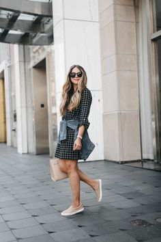 sneakers and dress outfit Trainer Outfits, University Outfit Ideas, Dress And Sneakers Outfit, Cute Outfits With Black Leggings, Outfits With Black Leggings, Lifestyle Dresses, How To Wear Sneakers, Dresses By Style, Crystal Wedding Dress