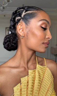 Good afternoon girls, how are you? I slept most of the day, it's all the weather's fault, just in case. Because now it should be warm, but... #afro #hairstyles Pelo Afro, Hairdos For Curly Hair, 4c Hair, Natural Hair Styles Easy, Natural Hair Updo, Updo Hairstyles, Natural Hair Inspiration, Natural Hair Braids