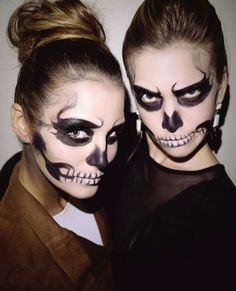 Easy Skeleton Makeup, Skeleton Makeup Tutorial, Halloween Skeleton Makeup, Maquillage Halloween Simple, Makeup Zombie, Halloween Sugar Skull, Halloween Make-up Looks, Sugar Skull Halloween