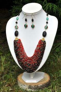 Шаманка - колье и серьги | biser.info - всё о бисере и бисерном творчестве Beads Craft Jewelry, Cluster Bracelets, Sparkle Necklace, Beaded Jewels, Necklace Patterns, Chunky Jewelry, Layered Jewelry, Seed Bead Necklace