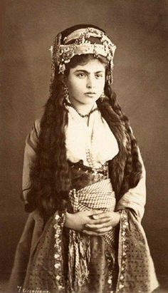 Lebanese Clothing, Lebanese Women, Lebanese Girls, Portrait Photos, Photo Vintage, Vintage Portraits, Beirut, Vintage Photographs