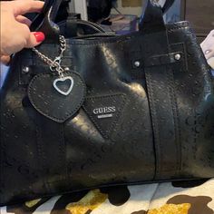 Guess Purse Never Used Excellent Condition From A Clean And Smoke Free Home Lots Of Room Inside Feel Free To Make A Reasonable Offer School Bag Vintage, Vintage Bags And Purses, Bags Guess, Guess Shoulder Bag, Guess Purse, Cinch Bag, Beige Handbags, Guess Purses, Guess Bags