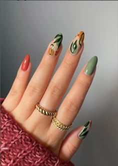 Spring is just around the corner, and there are so many fun and trendy spring nail designs to try in 2022. It’s also time for a fresh start, which is why you’ll want to update your nail art! Here are some trendy spring manicures that are perfect for this season! Retro Nail Art Design, Retro Nails Vintage, Mail Inspo, Uñas Ideas, Unghie Sfumate, Spring Nail Trends, Her Nails