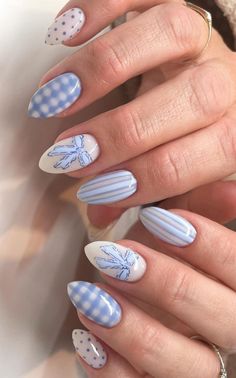 Get inspired by 30+ adorable bow nail designs, from cute 3D bow nails to short and sweet styles in pink, red, white, gold, and black. This also includes coquette nails, ribbon nails, short bow nails, french tip bow nails, bow nail art. (📷 nails.byliz IG) Quilted Nails, College Nails, Aesthetic Bow, Bow Nail Art, Nail Board, Nails Inspired