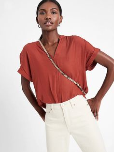 Swing Popover Top | Banana Republic Versatile Rayon Blouse With Shirttail Hem, Chic Rayon Tops With Shirttail Hem, Flowing Fabric, High Rise Style, Top Banana, High Waist Fashion, Flowy Top, Box Pleats, Flowy Tops