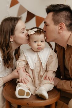 1 Year Photoshoot, Family Lifestyle Photography, Sisters Photoshoot Poses, Hippie Birthday, Family Maternity Photos, Baby Boy Cards