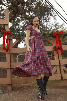 REDWOOD DRESS - PLAID – Autumn Adeigbo Serena Dress, Fall 2023 Ready To Wear, Portrait Dress, 2023 Ready To Wear Collection, Cache Dress, 2023 Ready To Wear, Flannel Dress, Womenswear Fashion, Gathered Skirt