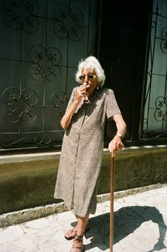 Modern Sandals, Artist Models, Old Woman, Old People, Black Sandals, Smiley, Street Photography, Persona, Going Out