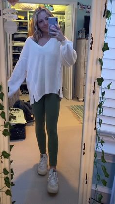 Beachy Leggings Outfit, Styling Colored Leggings, High Top Vans Outfit Leggings, Colourful Leggings Outfit, Styling Green Leggings, Leggings Outfit Colorful, Bright Leggings Outfit, What To Wear With Green Leggings, Light Green Leggings Outfit