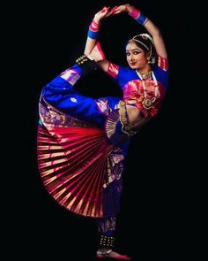 Bharatanatyam Costume Designs, Bharatnatyam Poses For Photoshoot, Arangetram Costumes, Arangetram Photoshoot, Bharatnatyam Costume, Bharatnatyam Dress, Bharatnatyam Poses, Indian Dance Costumes, Kuchipudi Dance