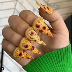 Nail Design Gold, Bad Nails, Weird Design, Crazy Nail Designs, Crazy Nail Art, Long Nail Art, Nail Art For Beginners, Heart Nail Art, Purple Nail