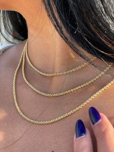 Details: 18k Gold 40 cm, 2,41-gram, width~ 2,5 mm 18k Gold 45 cm, 3.84-gram, width~ 3 mm 18k Gold 50 cm, 5,4 gram Are you looking for a gold rope chain? Look no further! Our 18k gold necklace is the epitome of luxury, featuring a stunning rope chain design. Perfect for both men and women, this solid gold bracelet adds a touch of sophistication to any ensemble. Handcrafted with care, this gold rope bracelet is a dainty yet striking piece suitable for everyday wear or special occasions. Indulge in Rope Chain Necklace Gold, Gold Necklace Dainty, Real Gold Necklace, Necklace Rope, Twisted Chain, Solid Gold Bracelet, Chain Necklace Gold, 18k Gold Necklace, Gold Rope Chains