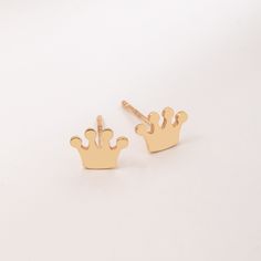 14K 18K Solid Gold Crown Studs Earrings * Royal King Queen Crown Earrings * Solid Gold Dainty Earrings * Tiny Jewelry * Best Gift for Her. Material: Solid Gold (Not Gold Filled or Gold Plated) Karat: 14K - 18K (real gold) Available gold color: Yellow, Rose, and White Earring Size: Crown Height: 7 mm Crown Width: 9 mm The sizes of the earring may differ slightly due to handwork. Crown earrings are sold in pairs.If you want single earring, please contact me. 14k Yellow Gold Earrings For Birthday, Gold Crown Design Earrings As Gift, Gold Crown Design Earrings For Gift, Gold Earrings With Crown Design For Gift, Gold Pierced Earrings For Birthday, Tiny Jewelry, Queen Earrings, White Earring, Crown Earrings