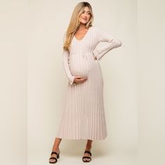 A Solid V-Neck Maternity Long Sleeve Maxi Dress In A Thick Ribbed Knit Material. Included Delicate Waist Tie Detail. Illa Illa By Pinkblush New Without Tags Inventory #P9037 Fall Baby Shower Dress, Classy Maternity Outfits, Baby Shower Outfit Ideas, Short Dress White, Shower Outfits, Stylish Maternity Outfits, Baby Shower Outfit, Knit Maxi Dress, Trendy Maternity