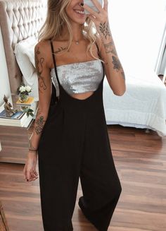 Baggy Clothes Outfit, Outfit Jumpsuit, Long Overalls, Outfits Baggy, Business Casual Outfits For Women, Baggy Clothes, Women Business, Clothes Outfit, Jumpsuit Outfit