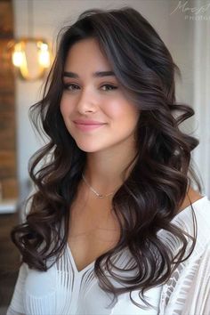 Classic Soft Curls hairstyle for Prom Hair Down Ideas, Soft Curl Hairstyles, Grad Hairstyles, Best Hair Color Ideas, Hairstyle For Prom, Cute Prom Hairstyles, Short Natural Haircuts, Evening Style, Curls For Long Hair