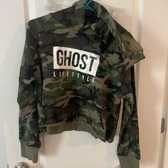 Ghost Lifestyle Camo Women’s Cropped Hoodie Size Large Nwt Camouflage Hoodie Sweatshirt For Fall, Camouflage Cotton Hooded Tops, Camouflage Tops For Fall Streetwear, Casual Camouflage Long Sleeve Sweatshirt, Casual Long Sleeve Camouflage Sweatshirt, Camouflage Hooded Top For Streetwear, Casual Camouflage Hooded Top, Casual Camouflage Hoodie Top, Ghost Lifestyle