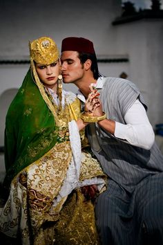 Tunisian Wedding, Foreign Wedding, Tunisian Clothes, Folk Dresses, African Countries, African Wedding, World Cultures, Folk Costume, People Of The World