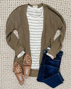 Wardrobe Tips, Outfits Chic, Nice Style, Pattern Mixing, Fall Fashion Outfits, Mom Outfits, Business Casual Outfits