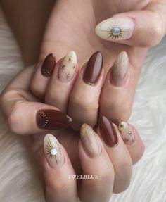 Gel Nails Ideas Short Neutral Design, Clean Cute Nails, Short Boho Acrylic Nails, Nail Designs Dark Academia, Red Celestial Nails, Dark Academia Nail Art, Short Nail Designs Dark Colors, Chai Nails, Earth Nails Designs