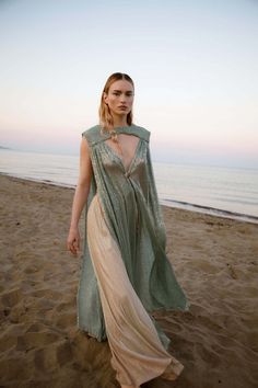 Dune Dresses Aesthetic, District 4 Dress, Daenerys Outfits Inspiration, Dune Inspired Outfit Aesthetic, Dune Clothes Aesthetic, Dune Inspired Dress, Sea Witch Outfit Aesthetic, Dune Outfits Women, Water Superhero Outfit