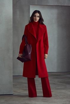 Living in a world where the look matters, you need to see this link and my advice .....follow and save for more Skandinavian Fashion, Chique Outfits, Winter Mode, Woman Suit Fashion, Power Dressing, Red Coat, Elegantes Outfit, Mein Style, Looks Chic