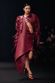 Runway Fashion Couture, Antonio Marras, Fall Winter 2024, Irina Shayk, Ann Demeulemeester, Pinterest Fashion, Celebrity Outfits, Dark Fashion, Winter 2024