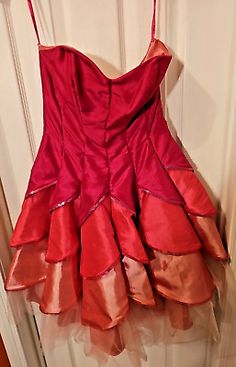 Trendy Fashion Betsey Johnson Women's Petal Dress Pink Size 4/6 Altered Lattice Back Read, Fashion Women's Dresses Red Dress Halloween Costume, Weird Aesthetic, Petal Dress, Betsey Johnson Dress, White Sneakers Men, Funky Dresses, Hoco Dress, Dream Dresses, Formal Party Dress