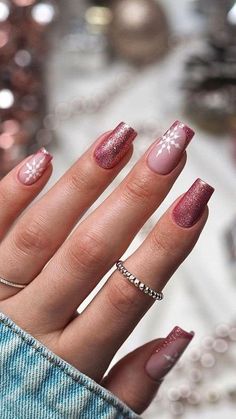 Christmas Nails Trendy, Xmas Nail Designs, Art Noel, Shiny Nails Designs, Christmas Gel, December Nails, Red Christmas Nails, Winter Nails Acrylic, Christmas Nails Easy