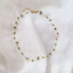 Add a touch of elegance and style to your look with this delicate gemstone necklace made from aventurine or Botswana agate. This dainty necklace is not only a stunning piece of jewelry, but also a statement of your unique personality. It can be worn alone for a simple and understated look or combined with other necklaces to create a timeless boho look. The calming green tones of the aventurine and the earthy nuances of the agate create a unique piece of jewelry that will shine in any outfit. Thi Dainty Stone Necklace, Colorful Gemstones, Stone Necklaces, Earthy Jewelry, Amazonite Necklace, Botswana Agate, Clasp Necklace, Spring Jewelry, Agate Necklace