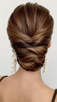 Upstyle Hairstyles, Coque Banana, Brunette Updo, Updos For Long Hair, Messy Hair Updo, Easy Updo Hairstyles, Mother Of The Bride Hair, Romantic Updo