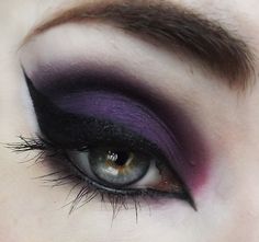 Black Eye Makeup, Makeup Dark, Dark Evil, Halloween Eye Makeup, Winter Makeup, Gothic Makeup, Goth Makeup, Evil Eyes