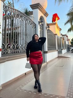 Dope Outfits Winter, Red Outfit Casual, Christmas Outfit Ideas Plus Size, Concert Outfit Winter, Fashion Outfits Casual, Outfit Curvy, Unique Skirt, Plus Size Baddie Outfits, Unique Skirts