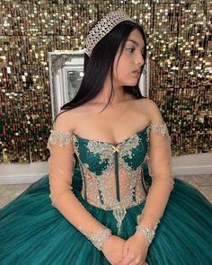 Green Corset Quinceanera Dresses, Emerald Green Quince Dress Corset, Green And Gold Quince Dress, Green And Gold Quince, Dark Green Quinceanera Theme, Silver Quince Dresses, Quince Court Outfits, Black Quince Dress, White Quince Dress