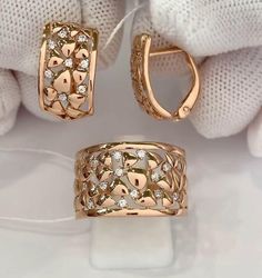 Unique Earrings Gold, قلادات متدلية, Unique Gold Jewelry Designs, Gold Earrings Models, Diamond Earrings Design, Fancy Jewellery Designs, Gold Bridal Jewellery Sets, Gold Jewelry Stores