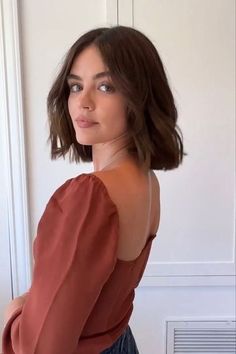 Pin description Inch Above Shoulder Hair, Short Brown Hair Wedding Styles, Short Haircuts Brunette, Short Brown Hair Women, Short Styles For Thick Hair, Cutsie Hairstyles, Short Bob Brunette, Short Brown Haircut, Short Hair Prom Styles