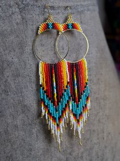 Extra Long Earrings, Shoulder Duster Earrings, Duster Earrings, Diy Projects To Sell, Beaded Earrings Diy, Native Beadwork, Ethnic Necklaces, Long Fringe, Native Style