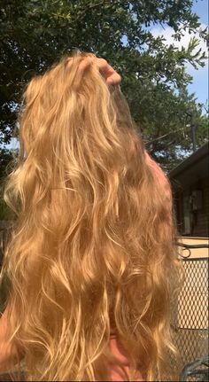 Glowing Hair, Blonde Wavy Hair, Vacation Hairstyles, Strawberry Blonde Hair, Blonde Hair Inspiration, Blonde Hair Looks