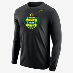 Suit up for the spring game in this classic-fit Oregon long-sleeve tee, and celebrate being one step closer to the return of college football. Nike Collegiate Long Sleeve T-shirt, Nike Collegiate Tops For Fall, Long Sleeve Sports T-shirt With Team Logo, Long Sleeve T-shirt With Team Logo For Fan Gear, Nike Long Sleeve Fan Gear Top, Long Sleeve T-shirt With Team Name For Sports Season, Long Sleeve T-shirt For College Sports Season, Sporty Long Sleeve T-shirt With Team Logo, Collegiate Long Sleeve T-shirt For Football Season