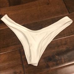 Never Worn White Seamless Summer Bottoms, White Seamless Party Swimwear, Womens Swim, Color White, Size 6, Women Shopping, White, Color