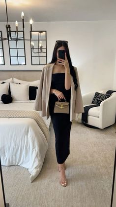 Elegant Outfit Pregnant, Dress With Cardigan Formal, Long Sleeve Dress Outfit, Semi Formal Mujer, Silk Dresses Outfit, Katie Sturino, Casual Classy Outfits, Winter Birthday Outfit, Trendy Date Night Outfit