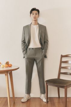 #ParkSeoJoon Korean Men Suit, Corean Style, Men Formal Outfit, Green Suit Men, Formal Dresses For Men, Men Office, Blazer Outfits Men, Minimalist Fashion Men, Formal Men Outfit